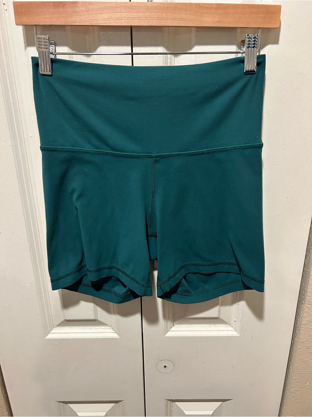 Aritzia TNA Athletic Shorts TNA Butter , size M
